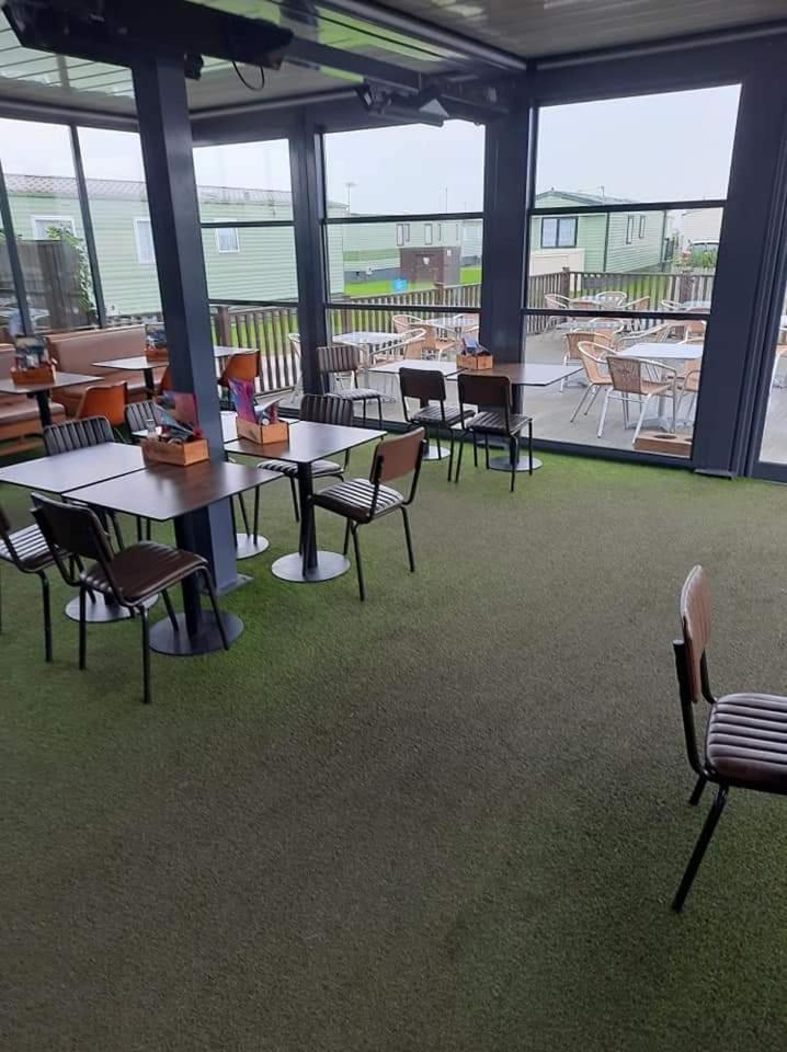 Q8 Ocean Edge Caravan Park Heysham Bagian luar foto
